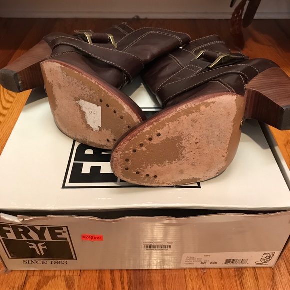 Frye buckle dark brown booties size 7.5. Slight snag in the seam. - Picture 13 of 15